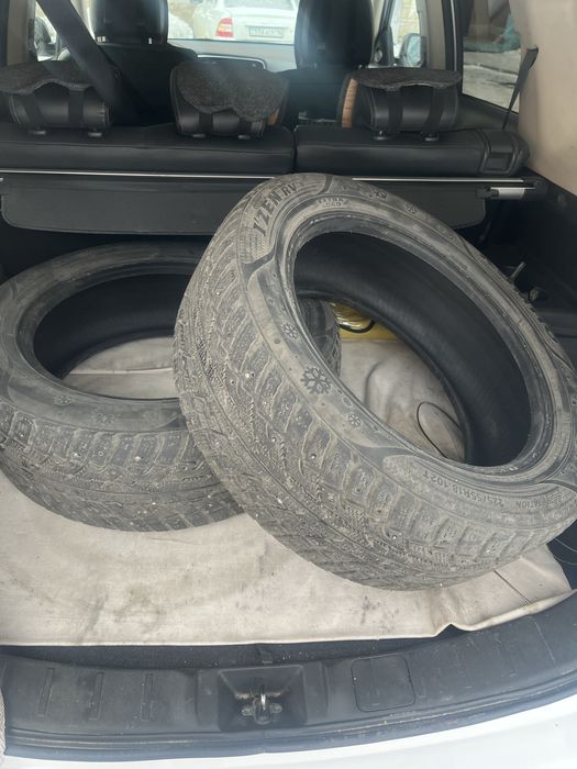 Продам две шины, зимние