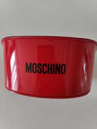 Очки солнцезащитные Moschino.