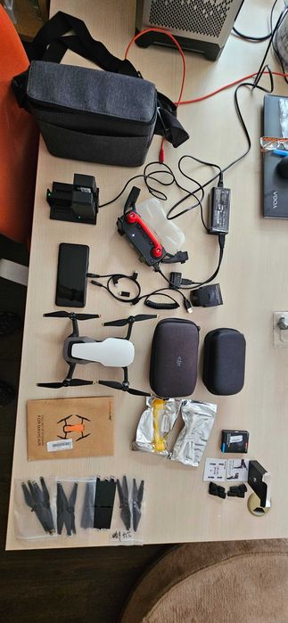 dronă MAVIC AIR nouă cu multiple accesorii