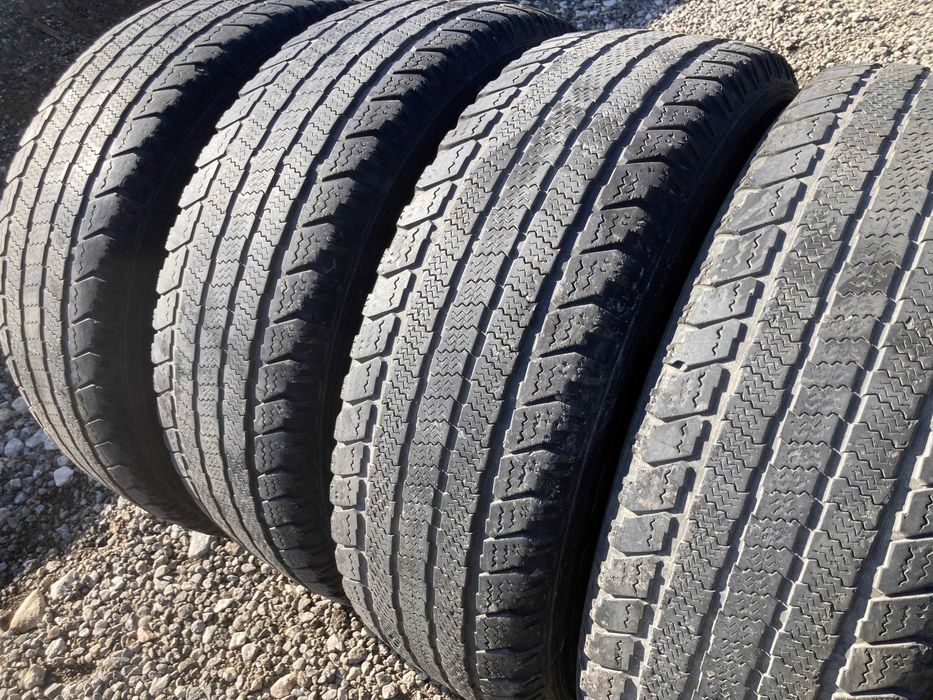 Всесезонни гуми 215 70 16 GOODYEAR