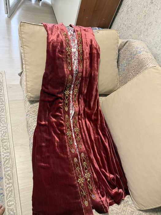 Продаю очень красивый бешпент от сыргалым