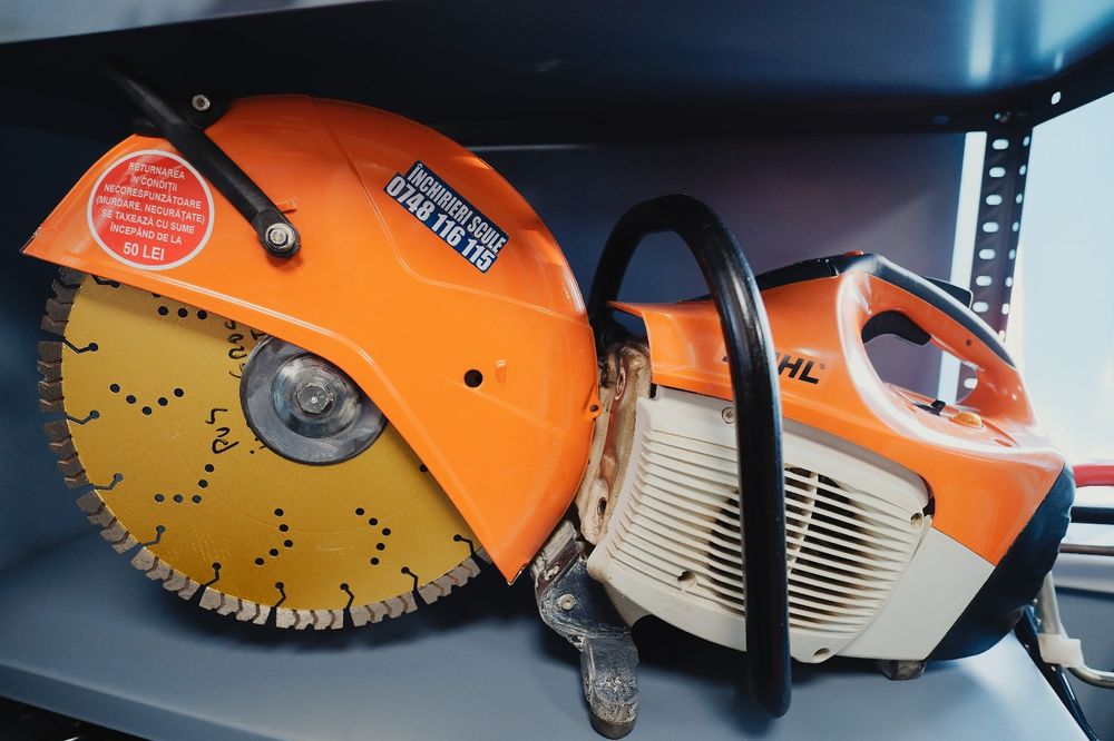 Inchiriez mai compactor berbec ghilotina placa compactoare picamer