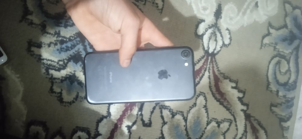 Iphone 7 srochna sotiladi.