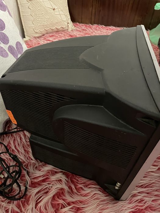 Продавам стар Телевизор Neo