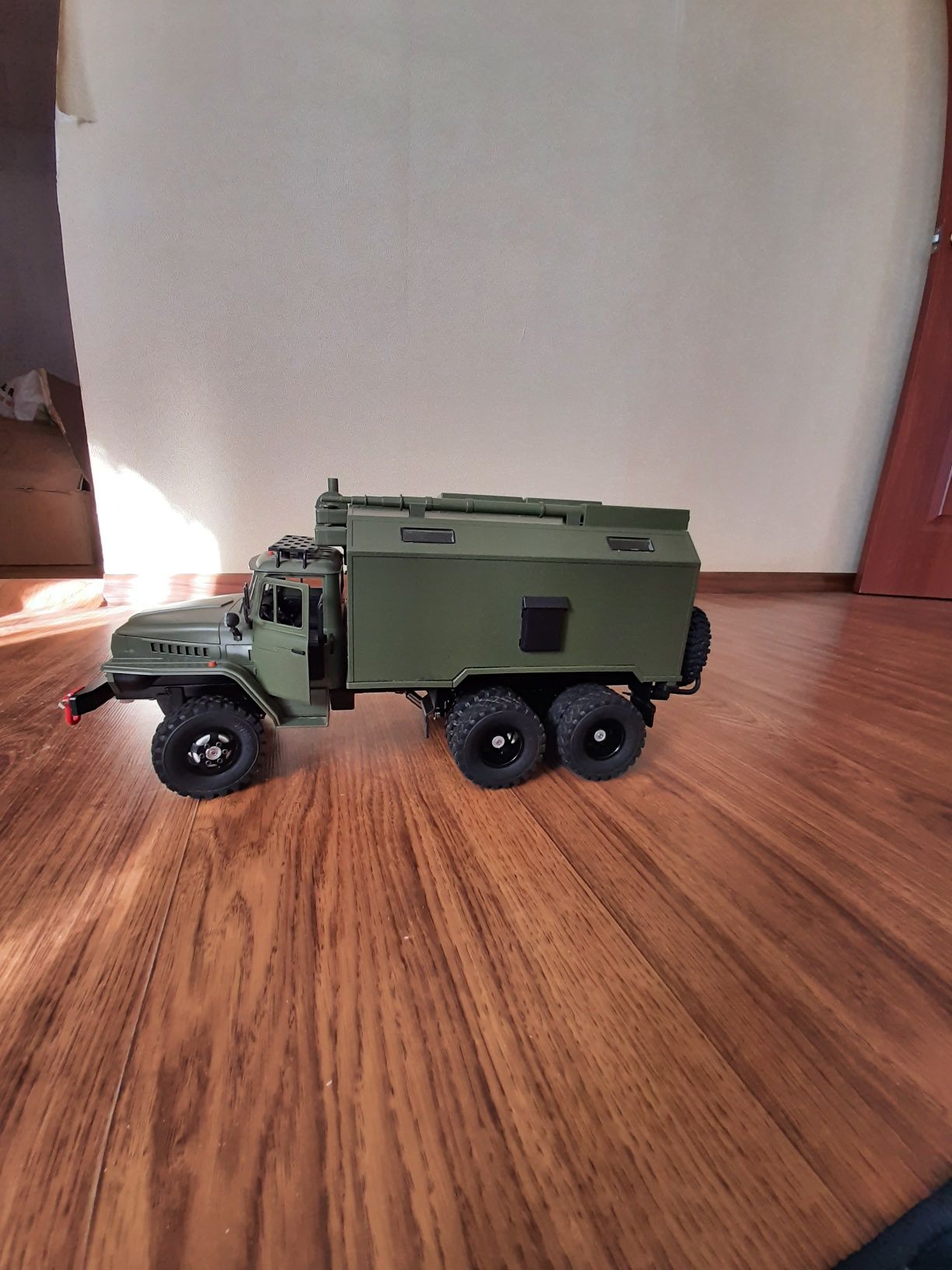 Модель военного  грузовика