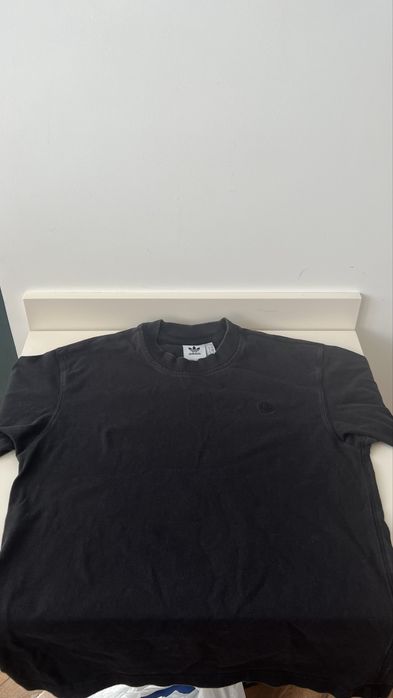 Изчистена Adidas тениска S