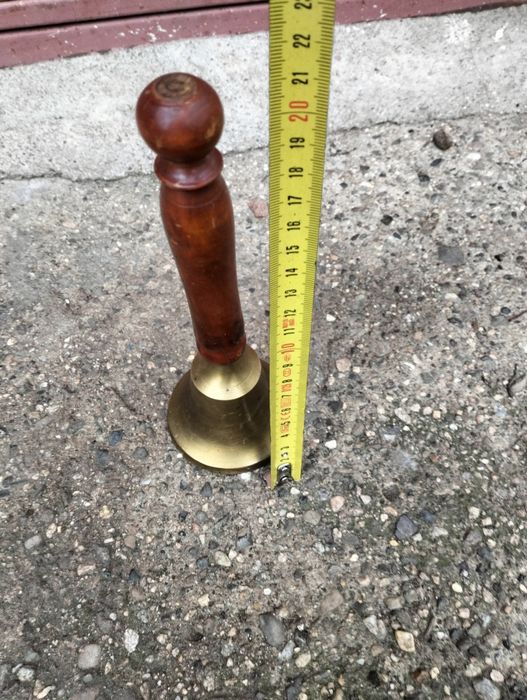 Училищен звънец .