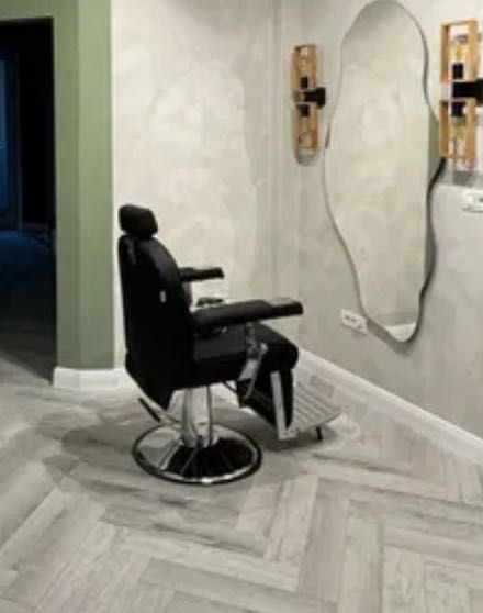 Vând scaun de frizerie nou