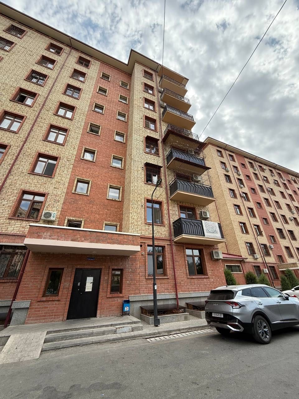 Golden House Продается 2 комнатная квартира ремонт Яккасарай