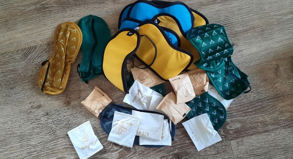 Подушка надувная маска для сна