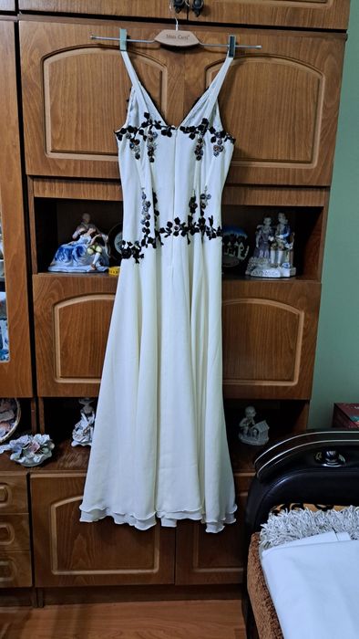 Rochie lunga intretinuta croita la comanda..