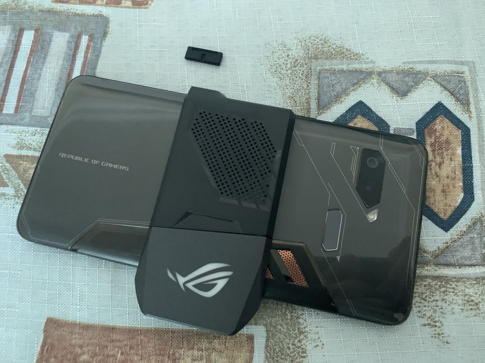 Asus ROG Phone (1 поколения). ZS600KL.