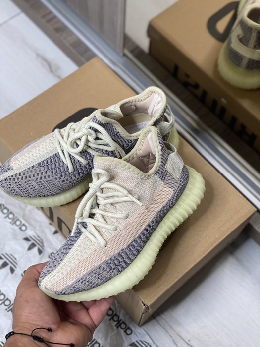 Adidasi YEEZI BOOST 350