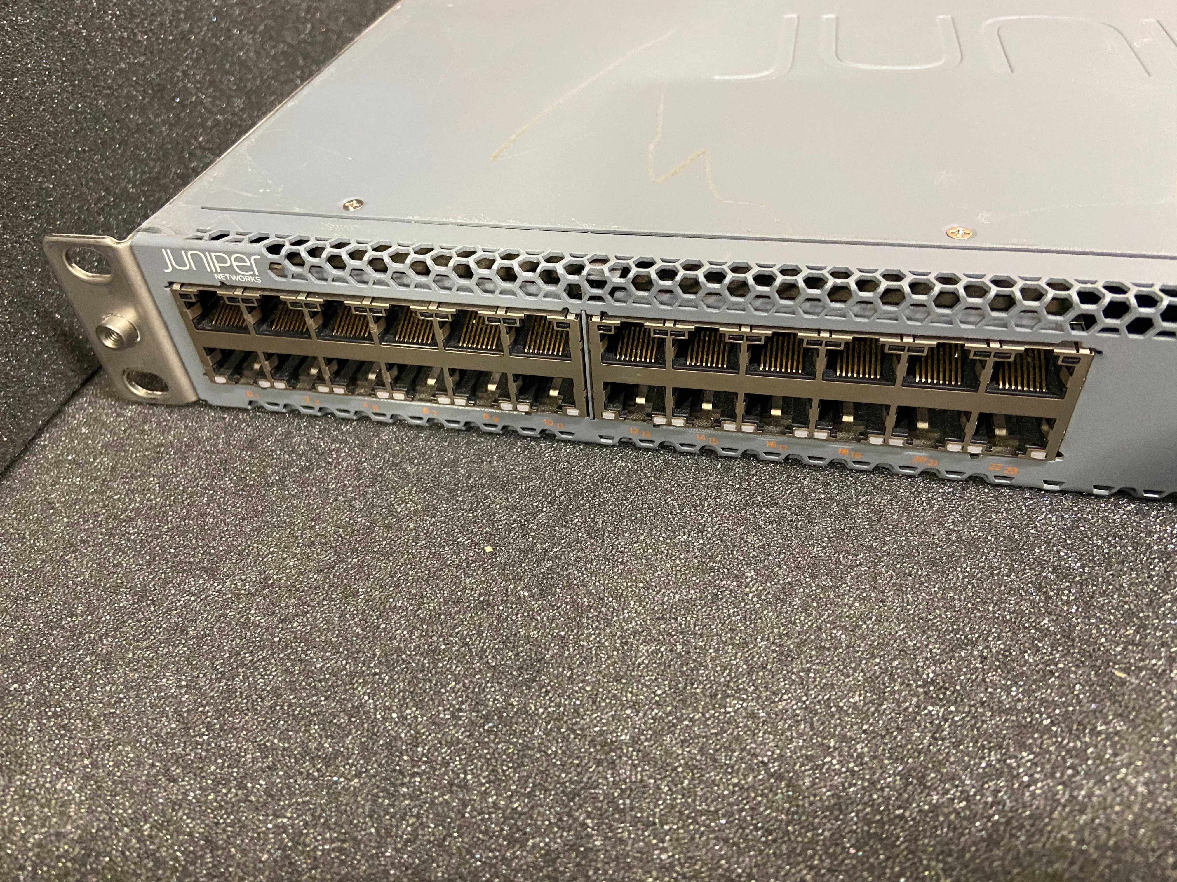 Juniper EX4300-24P – 24 портов PoE+ управляем switch суич + 4x 10Gb