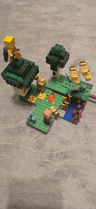 Lego minecraft Ferma albinelor 21165