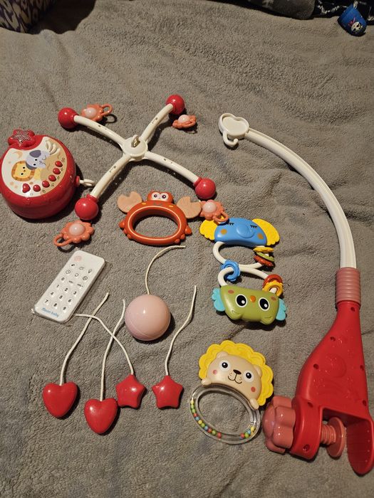 Carusel muzical bebe roz 108 sunete cu telecomanda si proiector