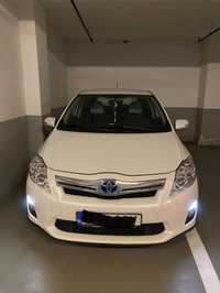 Toyota auris hybrid 2012