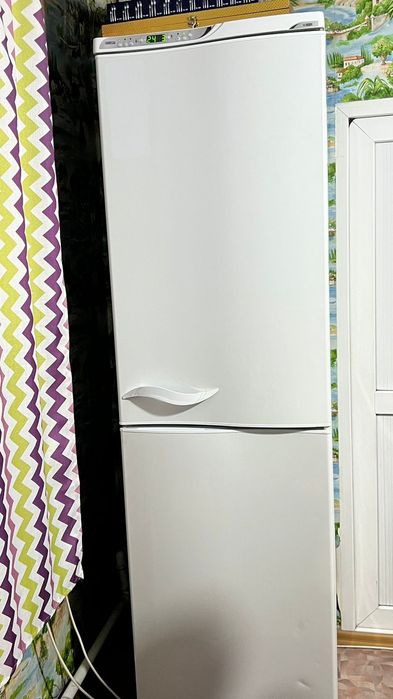 Холодильник продаем срочна