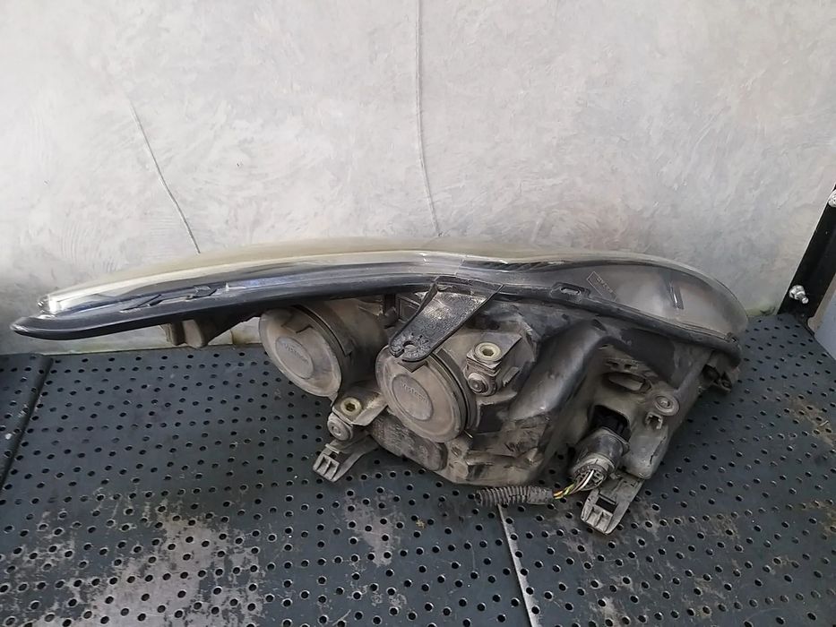 Far stanga ford focus 2 facelift 0077r00hcr 8m5113w030cf