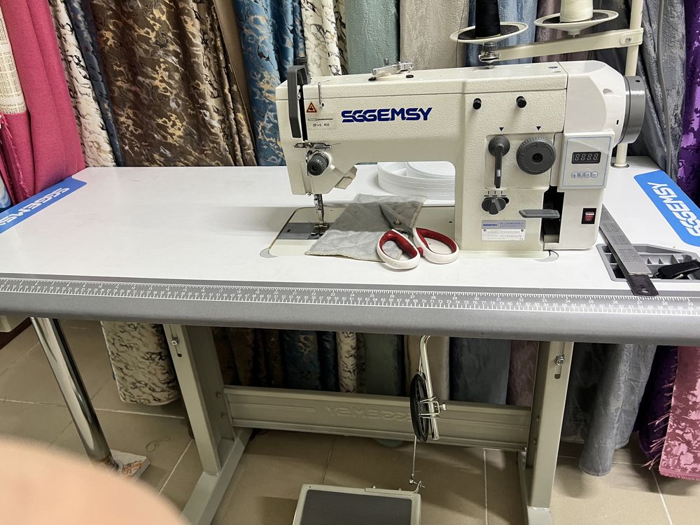Продам швейную машину зигзаг
