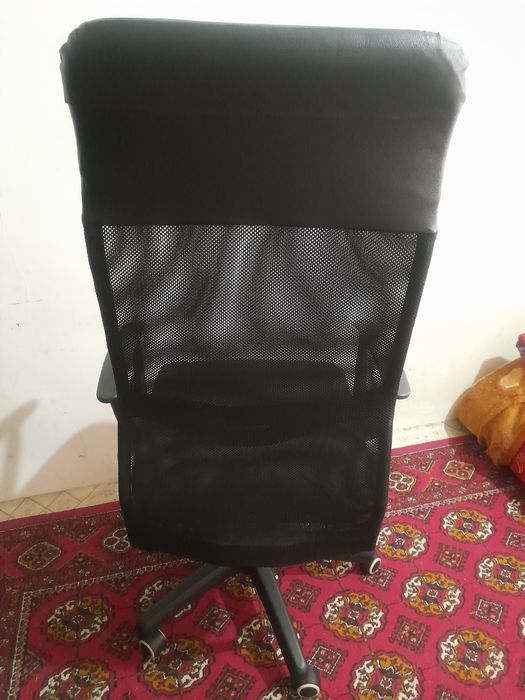 Продаются офисное  кресло в рабочем состоянии.