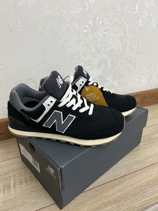 Крассовки от New Balance из натуральной кожи