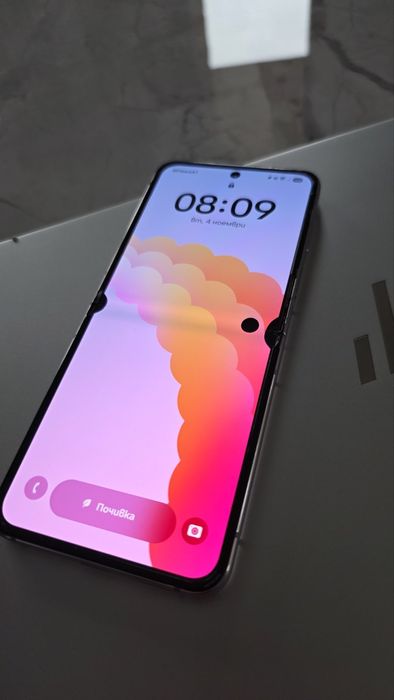 Samsung Galaxy Z flip5 + часовник Samsung