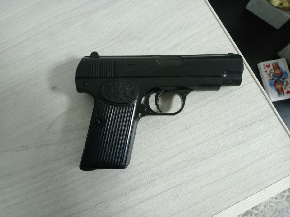 Пистолет игрушечный