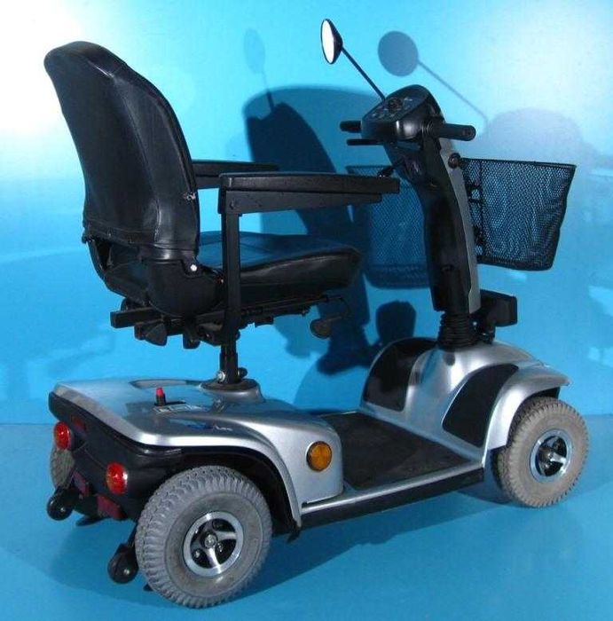 Scuter electric handicap/ batrani Invacare Leo - 6 km/h