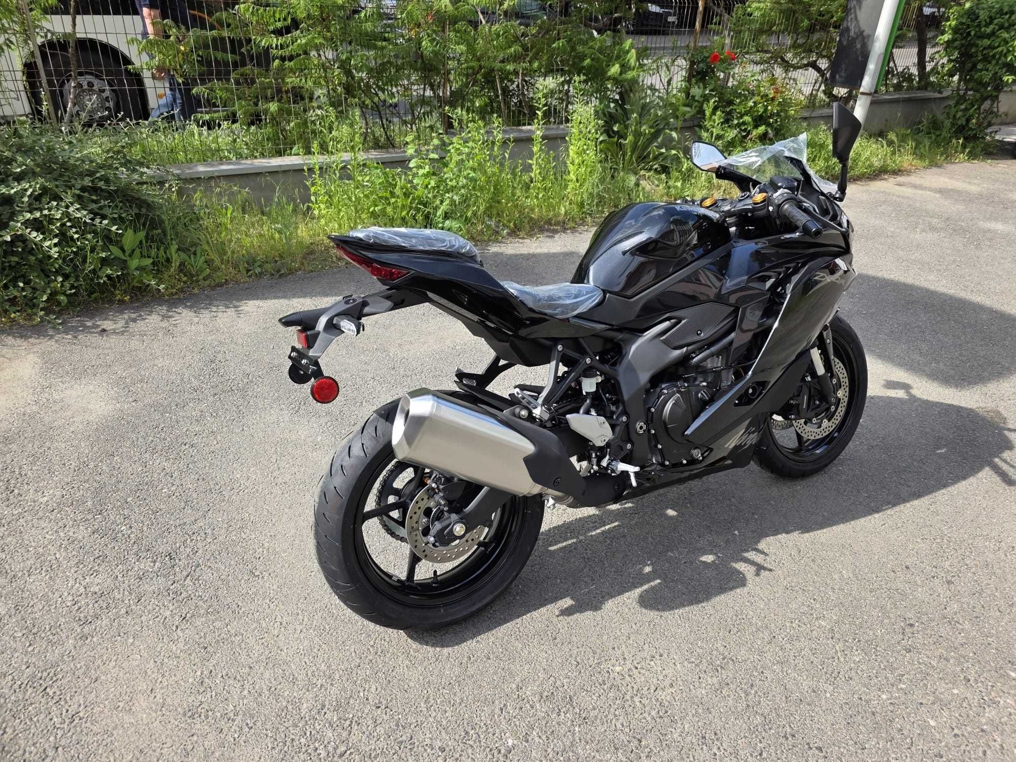 Motocicleta noua Kawasaki ZX-4R 2025 in stoc