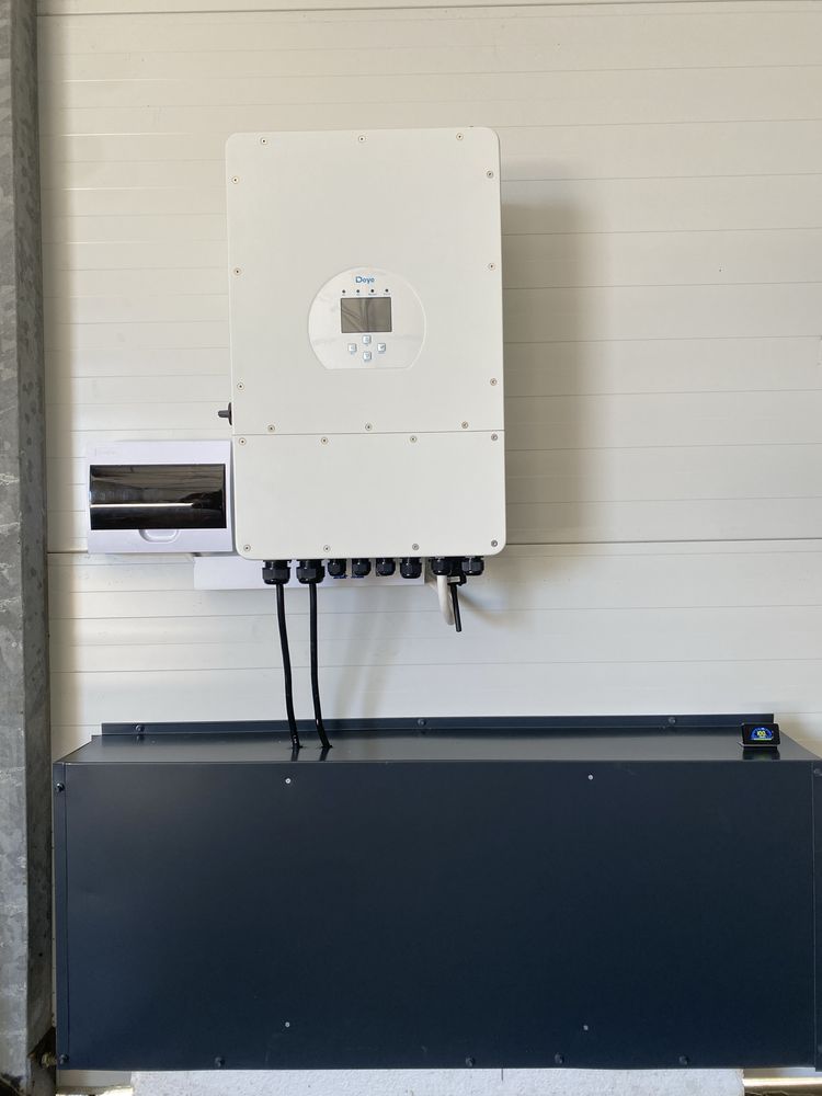Sisteme fotovoltaice (invertor, baterie, panouri fotovoltaice)