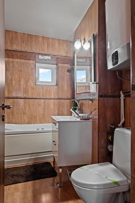 Proprietar vând Apartament 4 camere bld Unirii 47 - stradal