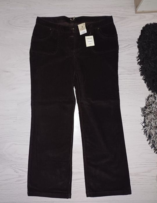 Pantaloni raiat negrii