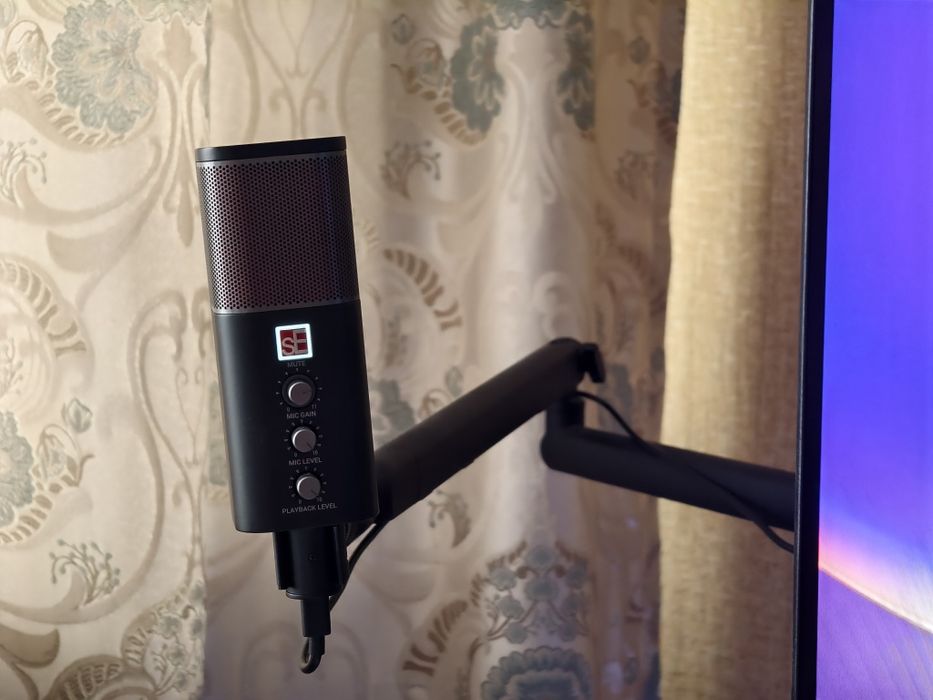 Торг, Студийный микрофон sE Neom