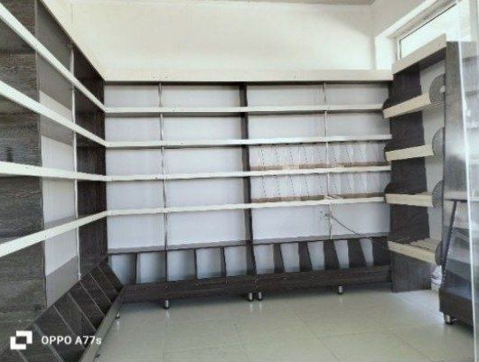 Mebelni polka sotiladi yangi  urtasida meva quyadigan polkasi ham bor.