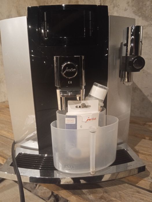 Кофемашина jura e8