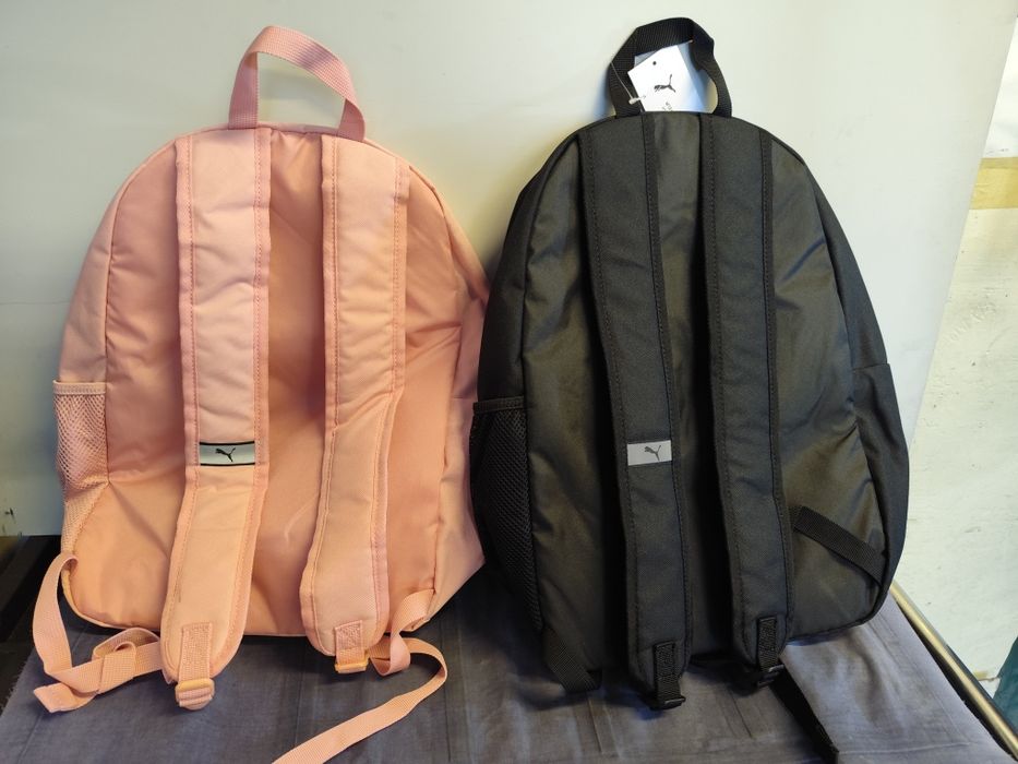Rucsacul  un model Puma Phase Backpack culori negru și roz
