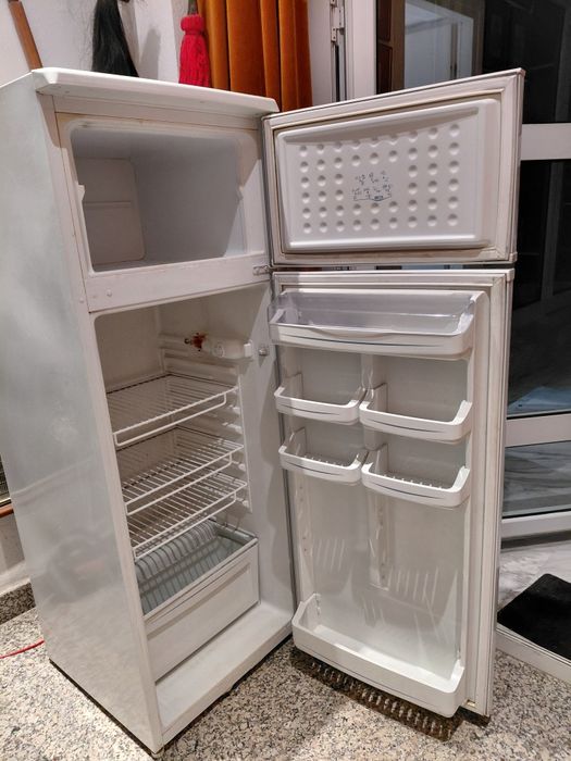 Frigider cu congelator