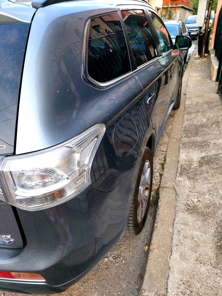 Mitsubishi Outlander 2.0 phev plug in hibrid