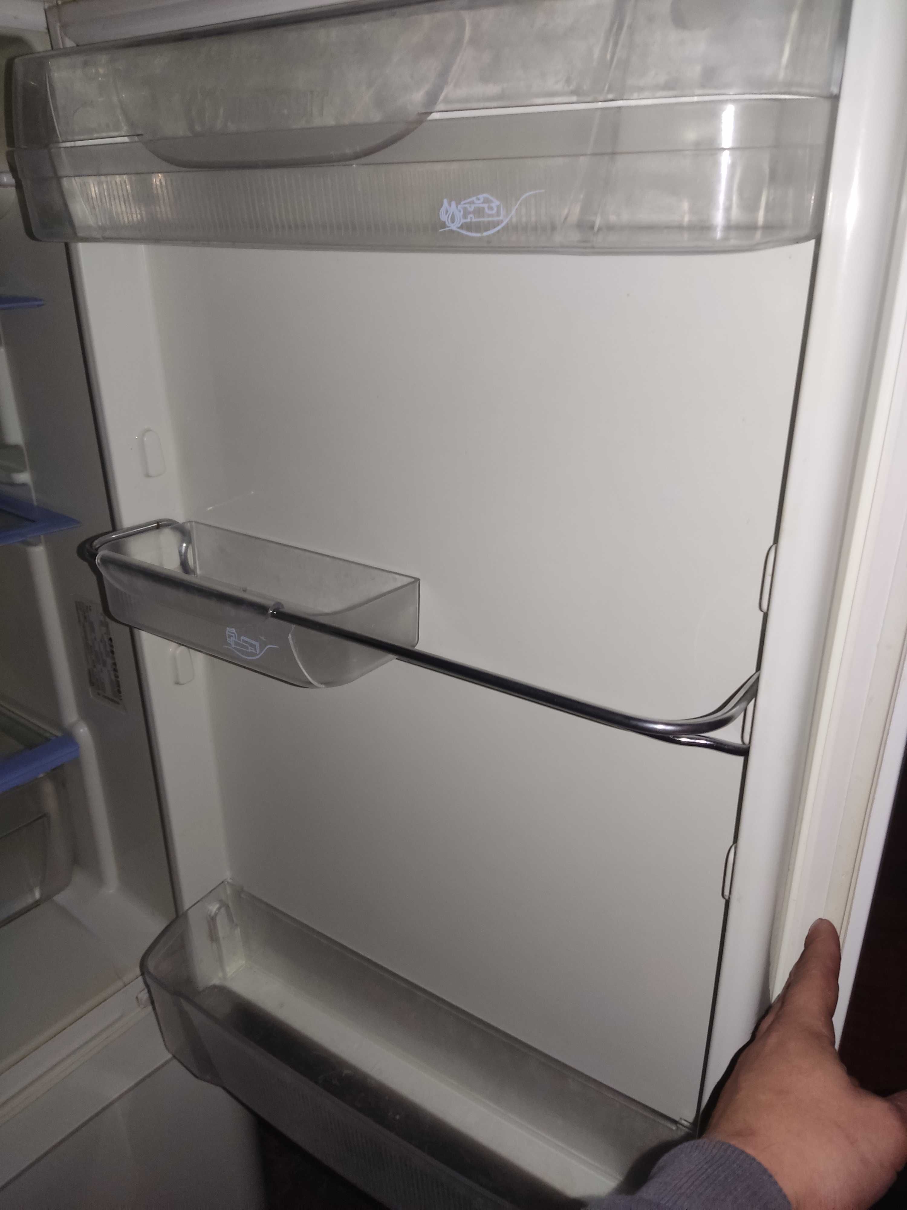 Холодильник  Indesit 1,70 высота