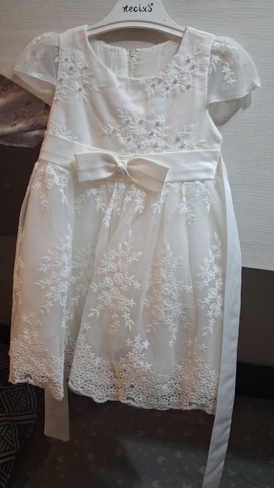 Продам платье 2-3 года