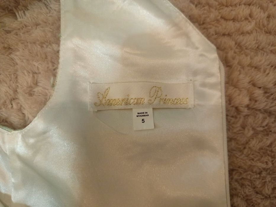 Страхотна детска рокля