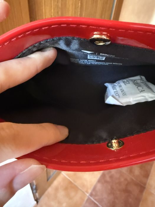 Оригинален несесер за гримове Yves Saint Laurent Red Glossy Pouch