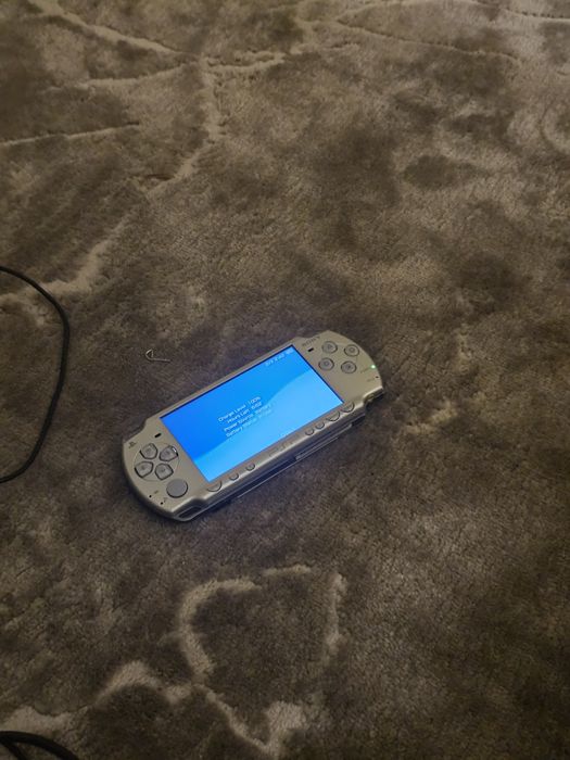 Vand Consola Portabila Sony PSP 2004 Silver Modat 64GB Memorie