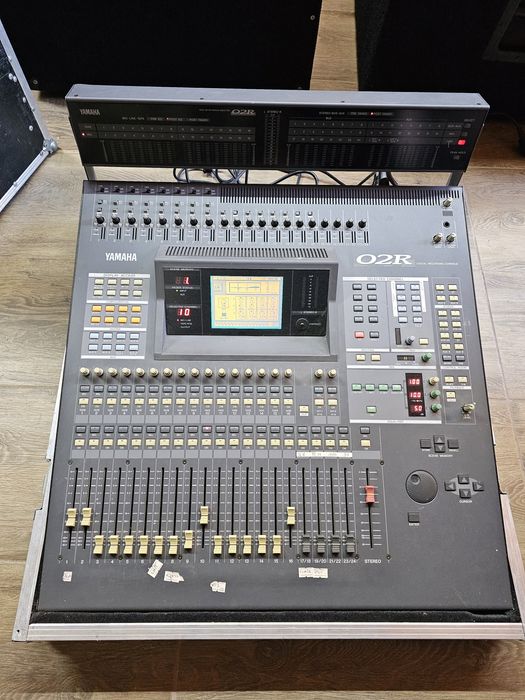 Mixer Digital pasiv Yamaha O2R Profesional cu case transport