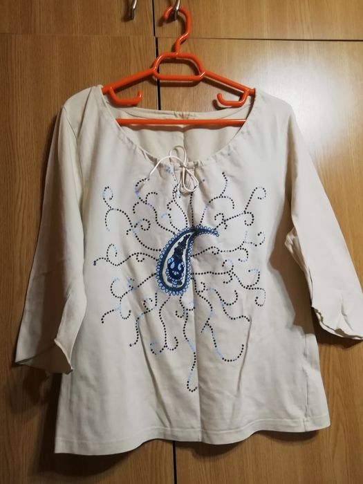 Vând câte 2 bluze damă diferite