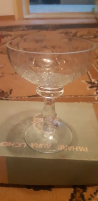 Pahare vechi din sticlă