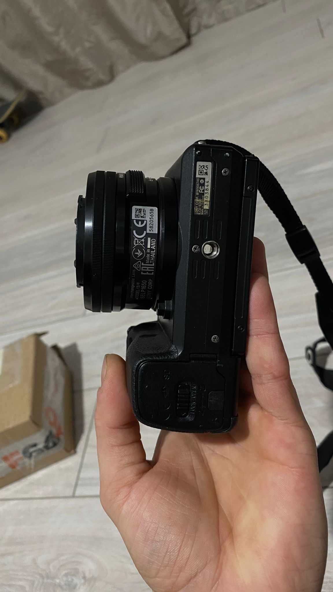 Aparat foto Sony a6300 + Obiectiv Kit + Card SanDisk Ultra 256GB