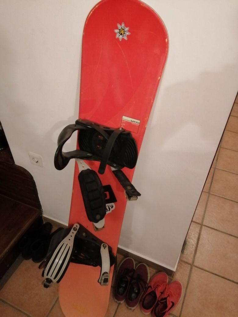 Vând placa Snowboard