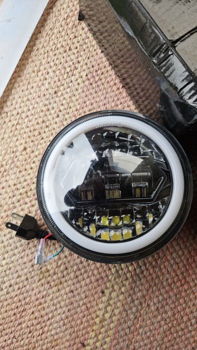 Far auto moto rotund 5.75" 14.6cm LED.